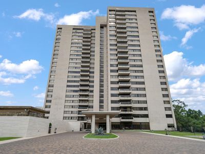 49 Briar Hollow Ln Unit 401