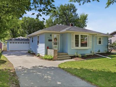 222 24th Ave N