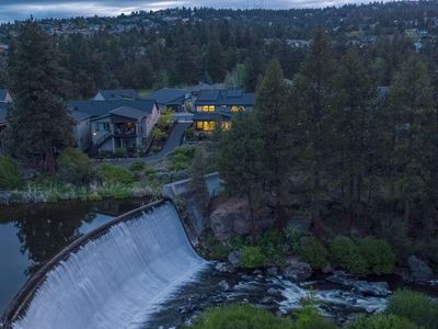 2594 NW Rippling River Ct