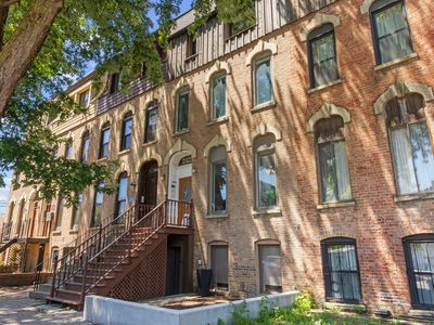 2422 N Seminary Ave