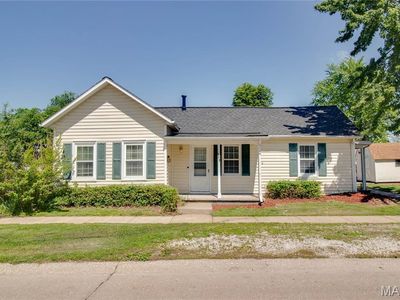 Property at 109 W Mulberry St, Jerseyville, IL