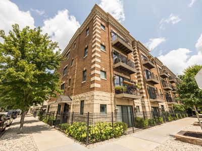 3401 N Racine Ave APT 3
