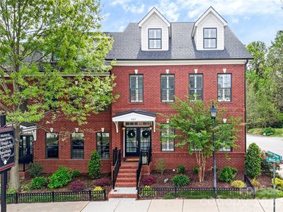 489 S Main St
