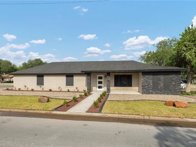 200 W 1st St