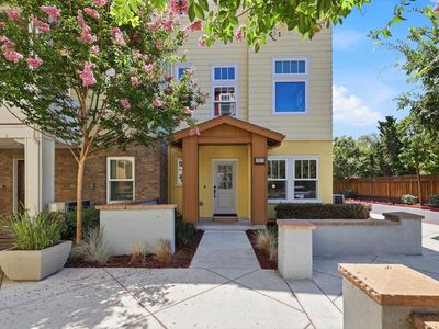 1911 Stella St
