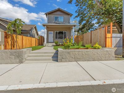 1025 E 64th S