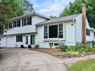 418 Hiawatha Blvd