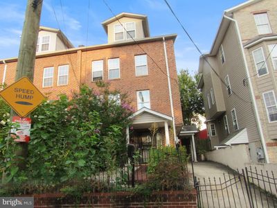 223 56th Pl NE