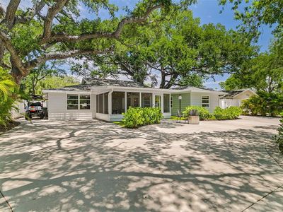 2215 Hibiscus St