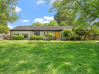 3029 Sir Walter Cres