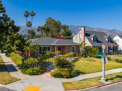 2145 Las Lunas St