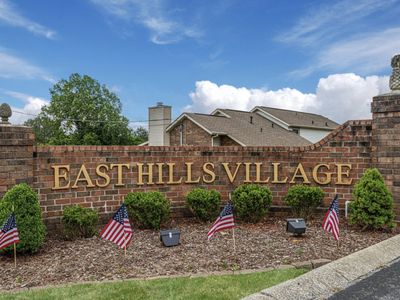 220 Village Cir W #220