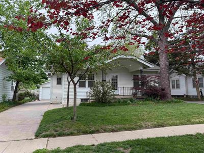 1037 N Perry Ave