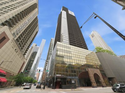 10 E Ontario St APT 2003