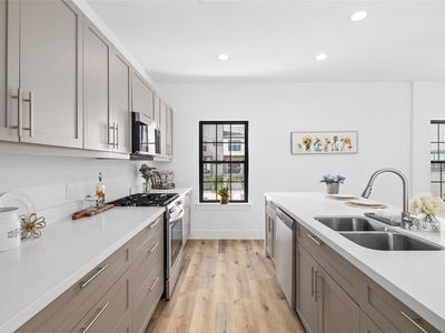 11916 S Hoa Sen Cir
