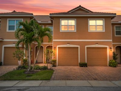 524 SW Glen Crest Way