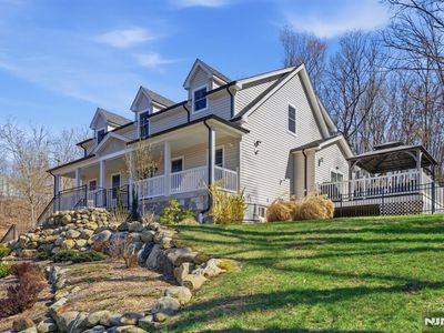 5 Laura Ln