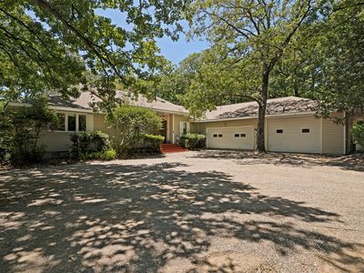 2495 Fox Point Cir