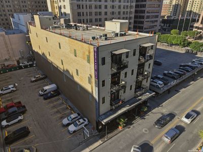 214 E TRAVIS ST APT 205
