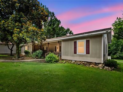 16195 Locust Ln