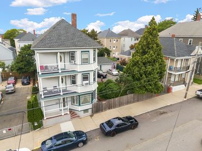 33 George St