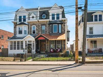 561 Leverington Ave