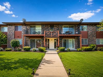 247 N Neltnor Blvd APT F2b