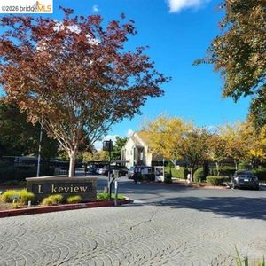 1241 Lakeview Cir