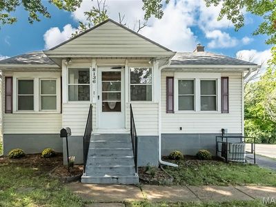 8136 Ellerton Ave