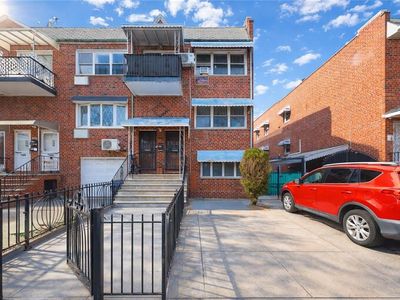 154 Bay 32nd St
