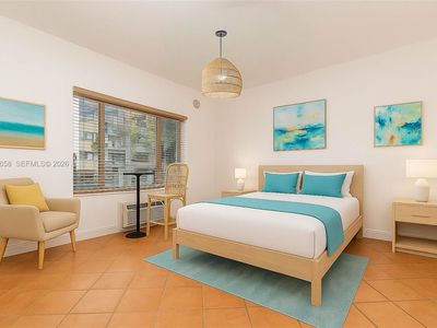255 W 24th St APT 208