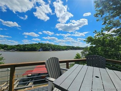 594 Redbud Ln