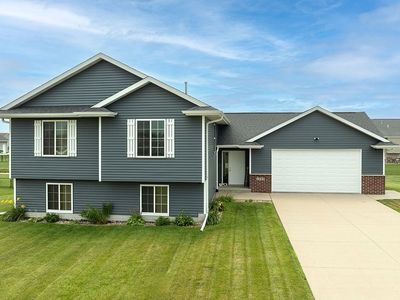 Property at 4569 Meadow Creek Dr, Palo, IA
