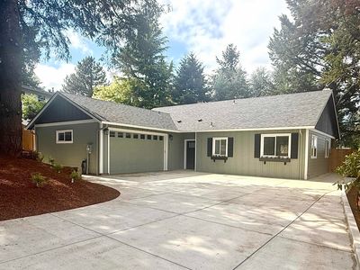 4455 Matthews Loop S