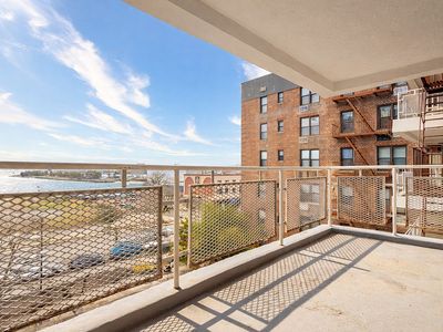 3235 Emmons Ave APT 526