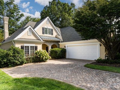 8 Clovelly Way