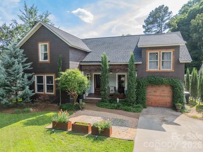 521 Forest Ln