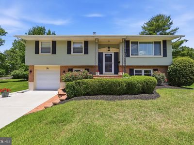 2 Carriage Ln