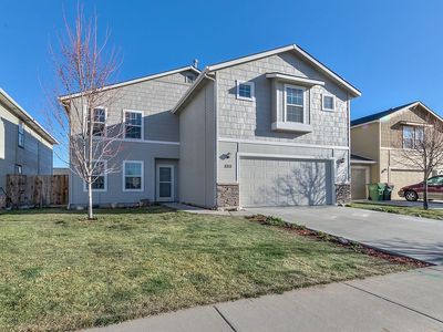 880 W Apple Pine St