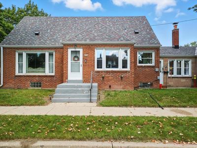 8226 West Arthur AVENUE