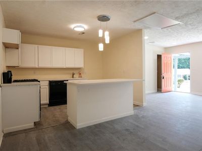 85 Delmoor Dr NW