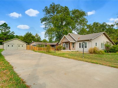 302 S Dogwood St