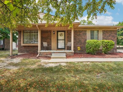 2994 Roundtree Dr
