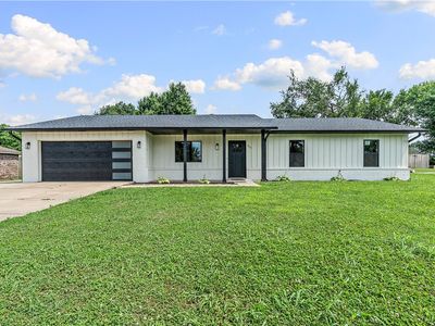 2913 Parkwood Dr