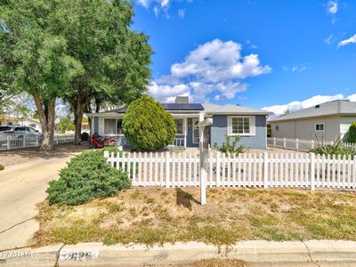 626 W Delano Ave