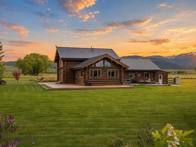 3 Dolly Varden Dr