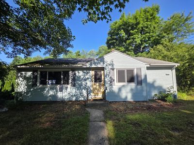 20 Deborah St
