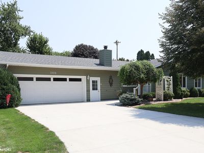 2108 Rodlyn Rd