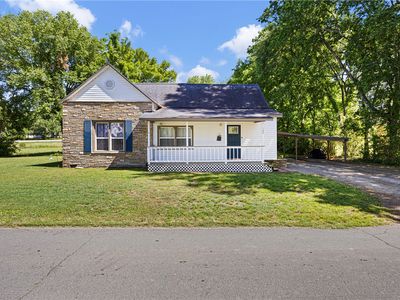 102 S Seminary St