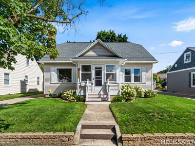 1011 Beechwood St NE